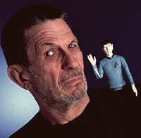 Legendario Spock (Leonard Nimoy) visita The Big Bang Theory