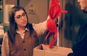 Mayim Bialik opina sobre las futuras parejas de Amy y Sheldon, en sus citas por separado