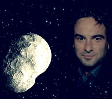 NASA nombra asteoride en honor a Johnny Galecki