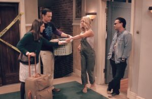 ¿Por qué Leonard y Penny deben vivir en el departamento de Sheldon?