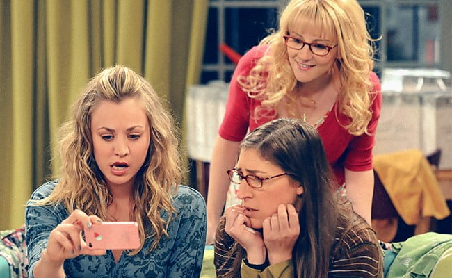 Mayim Bialik y Melissa Rauch buscan la paridad salarial en su nuevo contrato