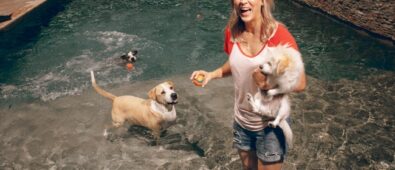 ¿Quién rescató a quién?: Kaley Cuoco, actriz y rescatadora de animales con el pit bull que cambió su vida ¿Quién rescató a quién?: Kaley Cuoco, actriz y rescatadora de animales con el pit bull que cambió su vida