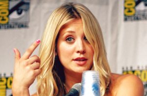 Kaley Cuoco lanza su propia productora, firma con Warner Bros. TV y acuerda su primera serie limitada, que ella protagonizará