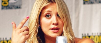 Kaley Cuoco lanza su propia productora, firma con Warner Bros. TV y acuerda su primera serie limitada, que ella protagonizará