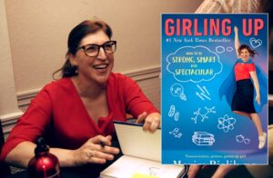 Mayiam Bialik anuncia su nuevo libro, ‘Boying Up: Cómo ser atrevido, valiente y brillante'(2018)