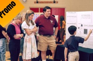 Young Sheldon | Promos del episodio 1×16: Killer Asteroids, Oklahoma, and a Frizzy Hair Machine