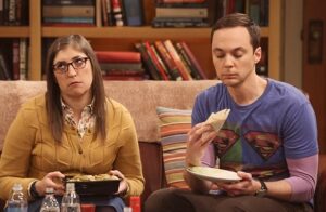 Glamour | Reseña de The Big Bang Theory 11×19: Sheldon y Leonard pelean por un pastrami
