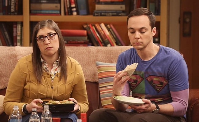 Glamour | Reseña de The Big Bang Theory 11×19: Sheldon y Leonard pelean por un pastrami