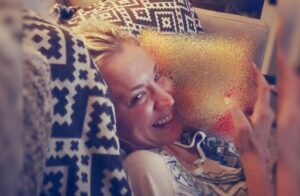 Así se levanta el ánimo Kaley Cuoco, tras su operación al hombro | Imagen de la semana