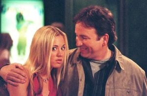 Kaley Cuoco honra a John Ritter en un nuevo aniversario de su fallecimiento