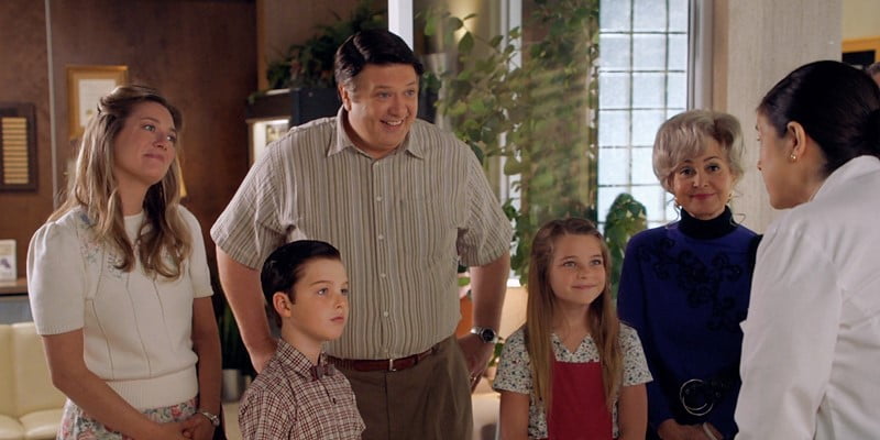 Young Sheldon 2x05 Reseña los mellizos Cooper y su familia
