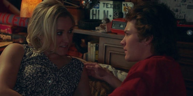 Young Sheldon 5x15: Mandy y Georgie