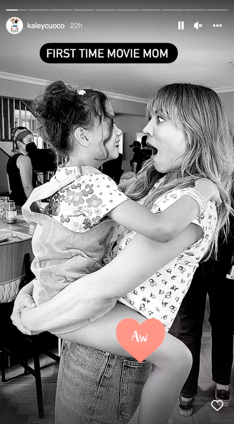 Kaley Cuoco madre y su hija en Role Play