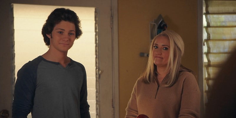 Young Sheldon 6x03 Georgie y Mandy