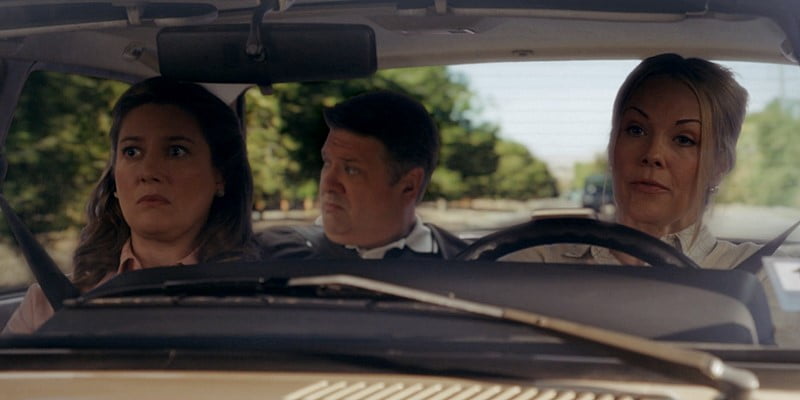 Young Sheldon 6x16. Padres incómodos